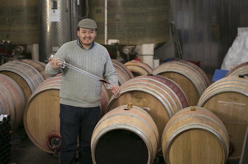 Carlos Augusto Reina: El Creador Detrás de los Exquisitos Vinos Tinta Castiza y el Vermut Dabuti